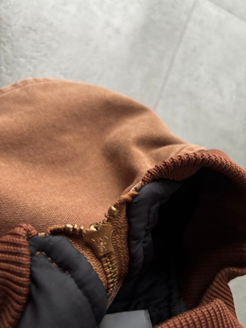 カーハート　ダックベスト　ブラウン　V02 BRN Mサイズ　フェード