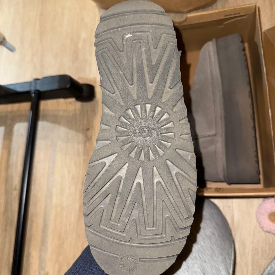 UGG グレー ニューメルプラットチェルシーブーツ