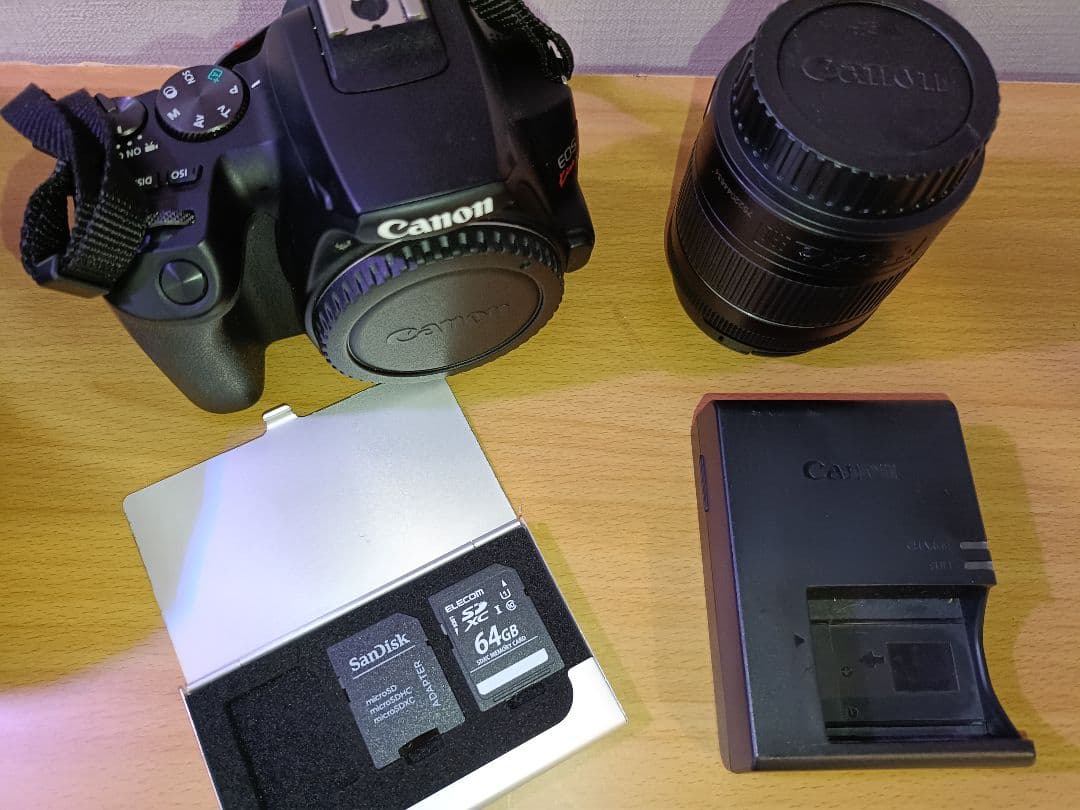 【未使用に近い】Canon EOS Kiss X10 SDカード、ポーチ付き