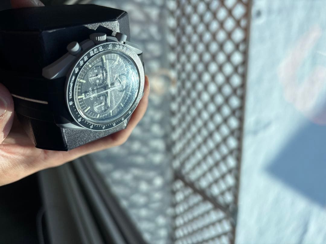 1時間限定価格　MISSION TO THE MOON swatch +