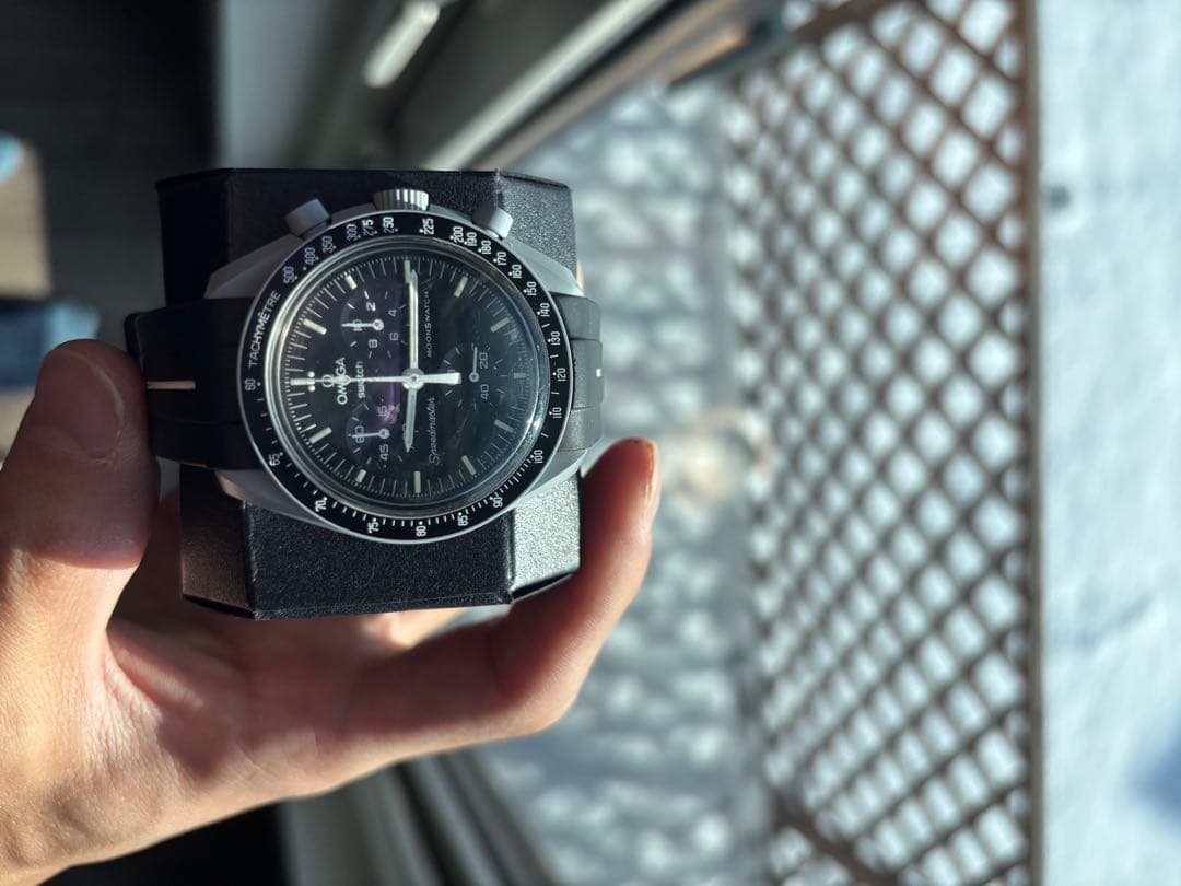 1時間限定価格　MISSION TO THE MOON swatch +