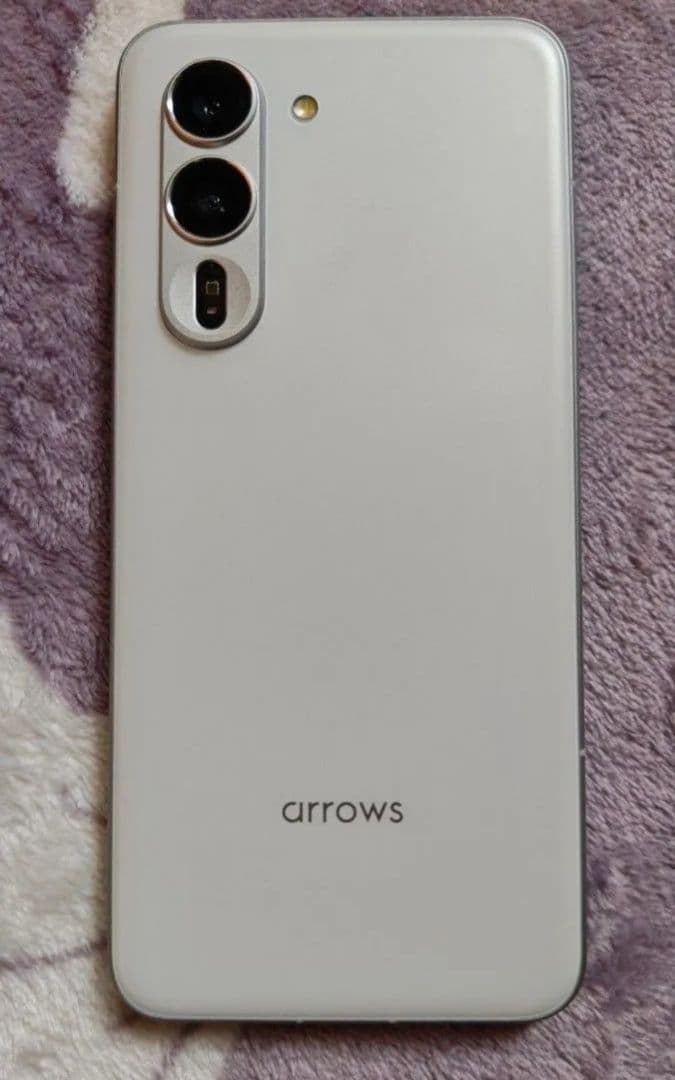 arrows Alpha ホワイト 充電器付き