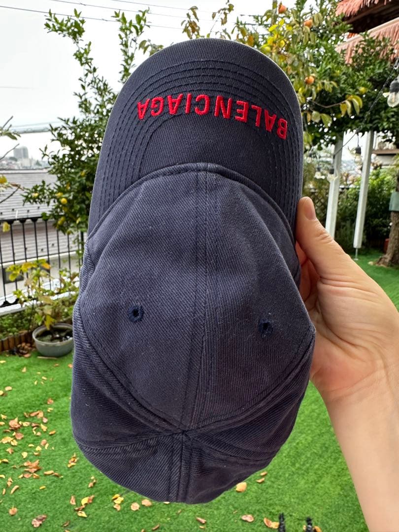 BALENCIAGA ネイビーキャップ