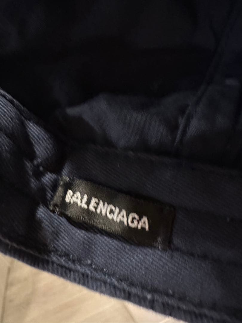 BALENCIAGA ネイビーキャップ