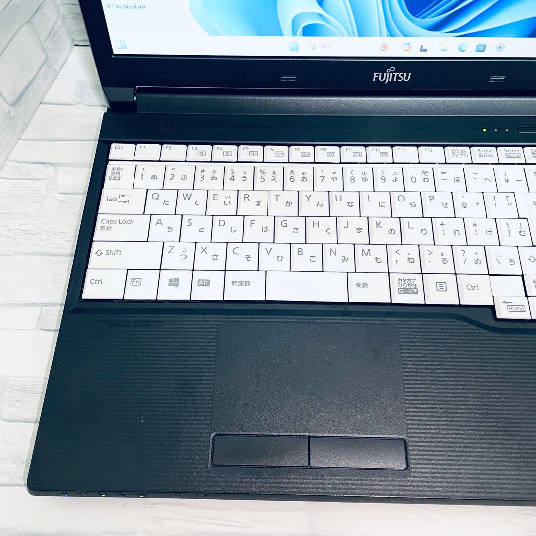 富士通ノートパソコン Win11 Core i5 オフィス バッテリー良好