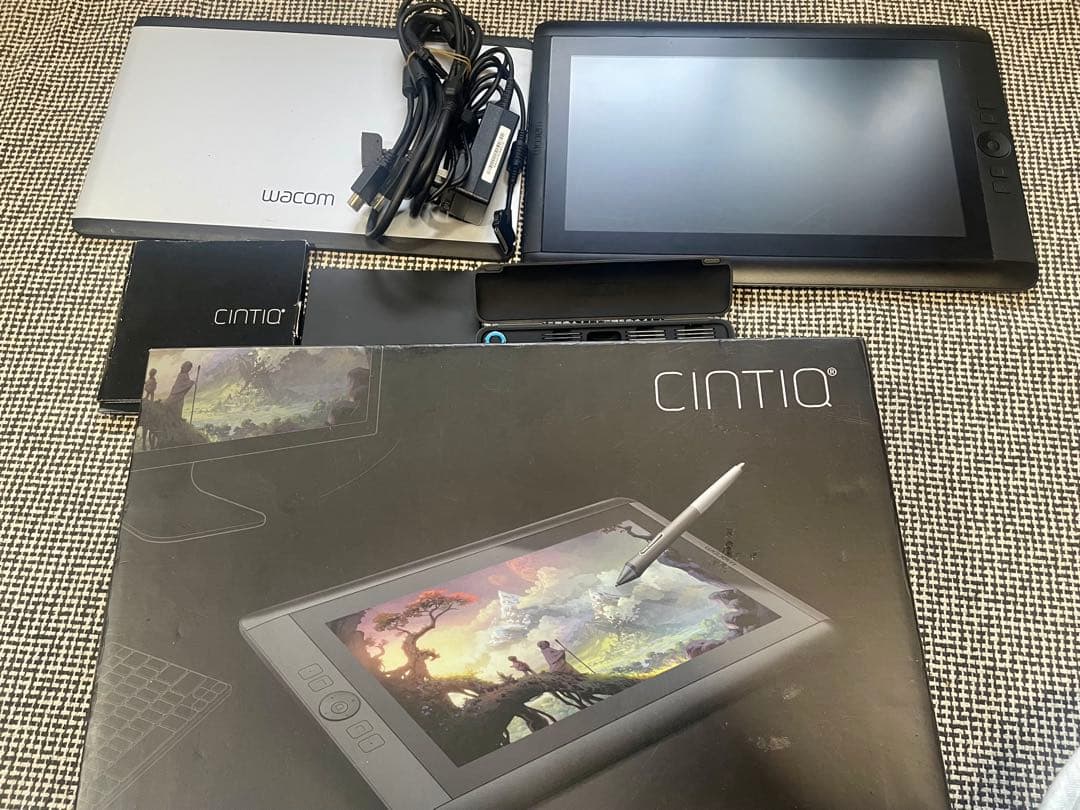 Wacom Cintiq 13HD DTK-1301/K0 ワコム　液タブ