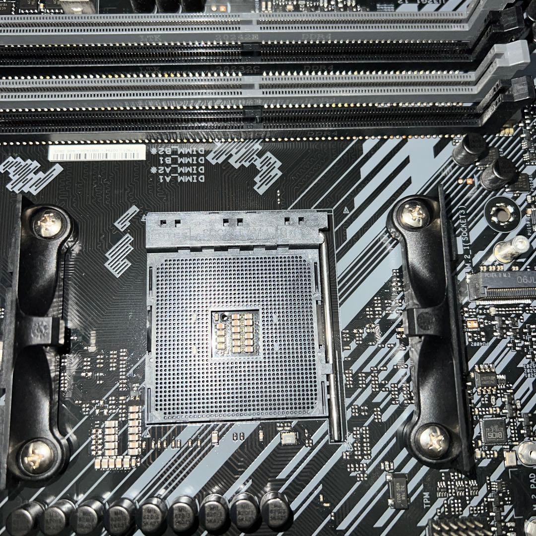 ASUS TUF Gaming B550-PLUS マザーボード