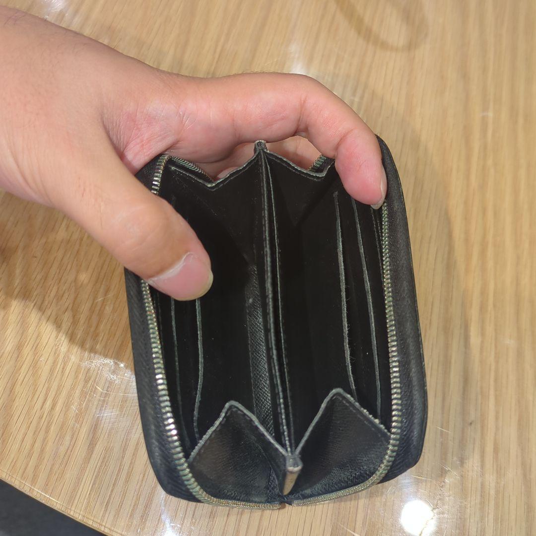ルイヴィトン　エピの小銭入れ 買った時は確か５万くらい。 正規店で買ってます。