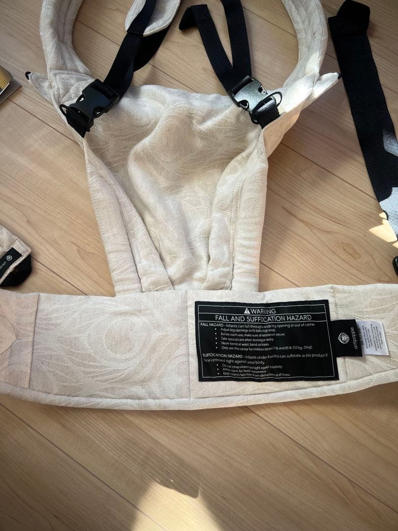 美品！artipoppe アーティポッペ 抱っこ紐