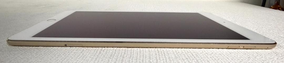 iPad　Air 2　Wi-Fi+Cellular　64GB　MH172J/A