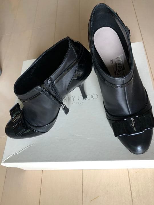 フェラガモ ブーティ ブラック