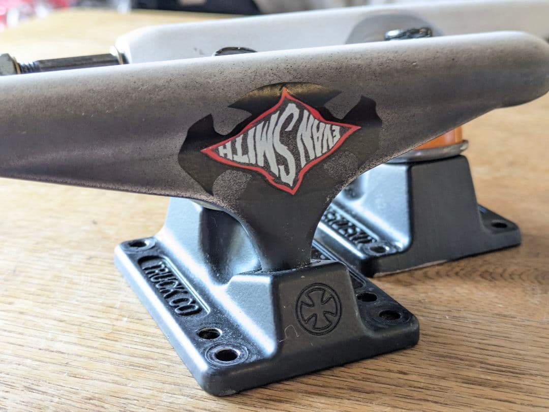 INDEPENDENT スケートボード トラック Evan Smith