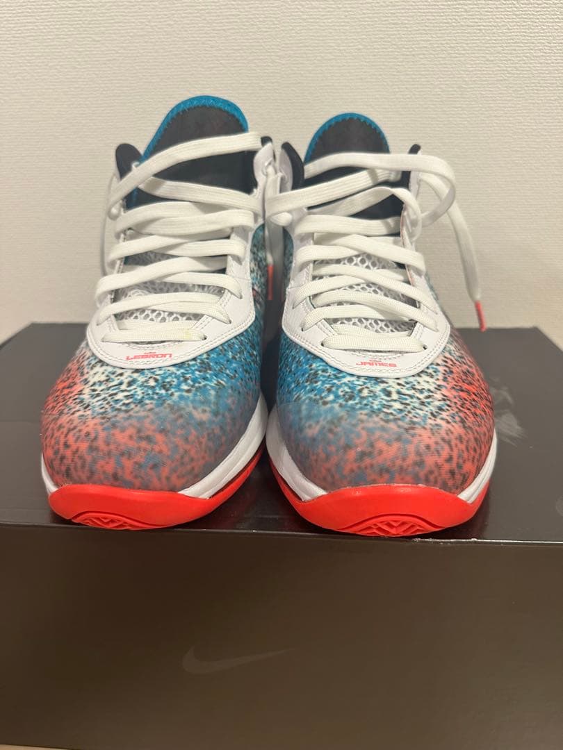 NIKE LEBRON VIII V/2 LOW QS ナイキレブロン7ロウ