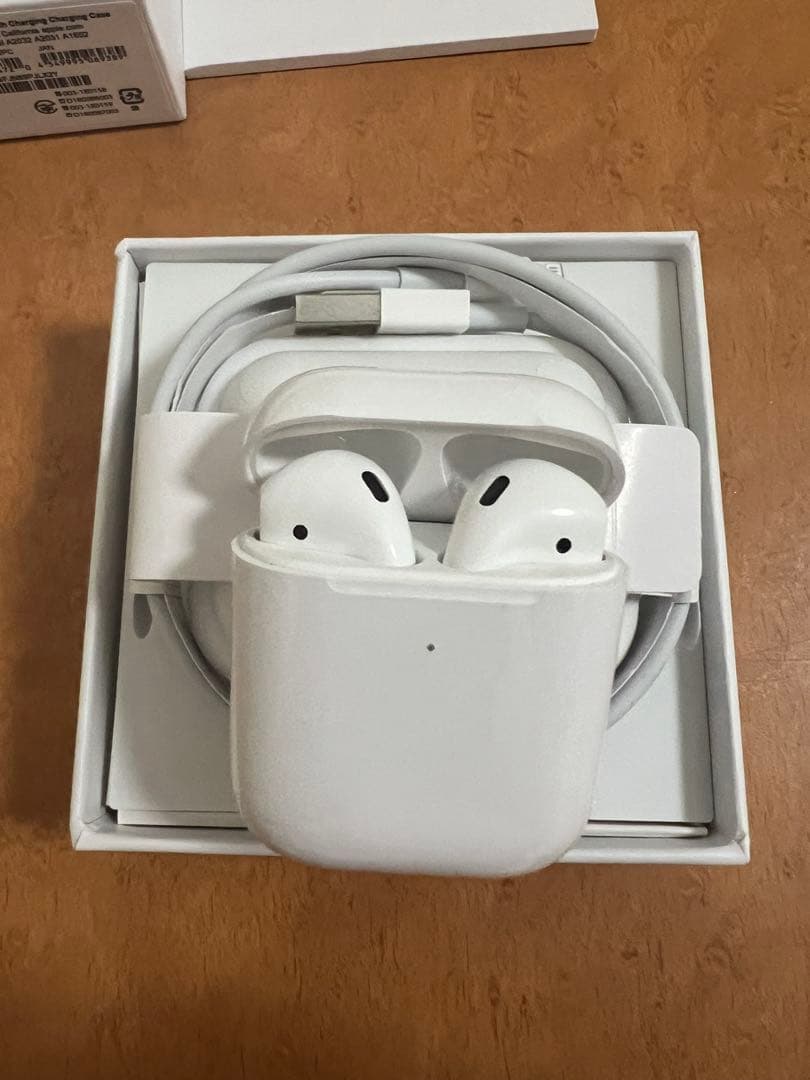 【美品】Apple AirPods(第2世代)ホワイト 充電ケーブル付き