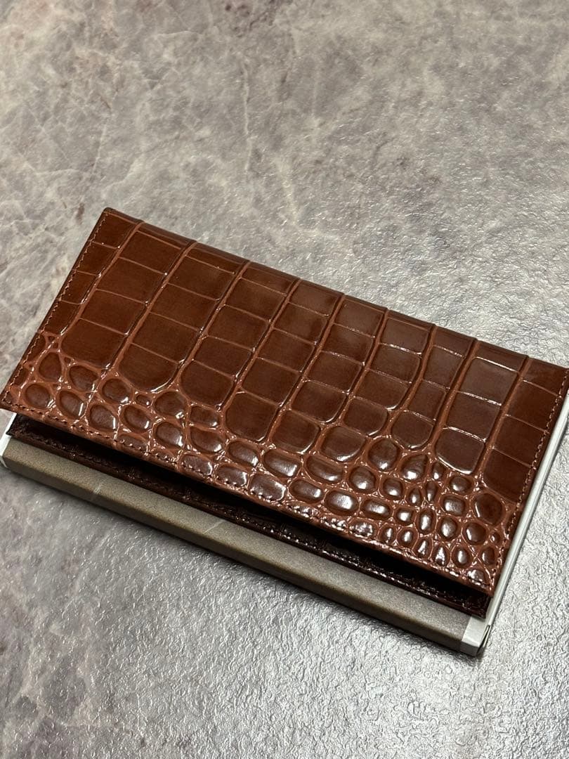 a*o様 本日限定価格　皇居　新品　クロコダイル型押し　ブラウンにゴールドの菊の