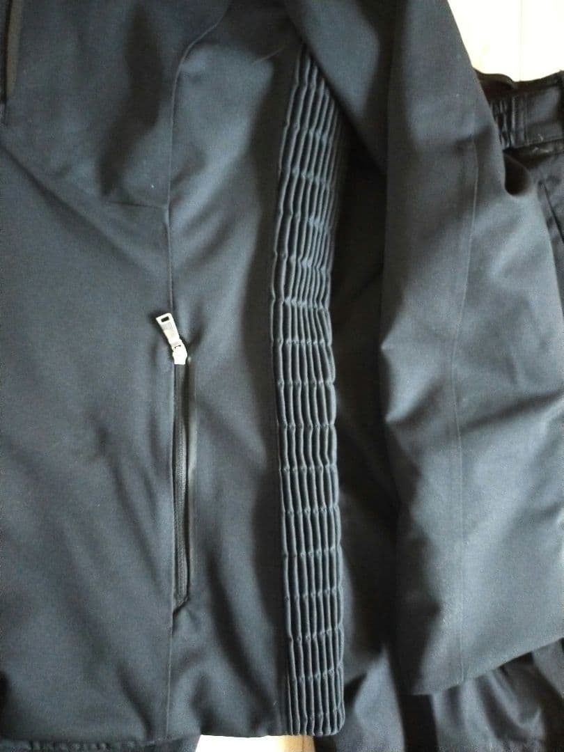 美品　Phenix ブラック　スキーウエア　sizeМ　使用3回以下