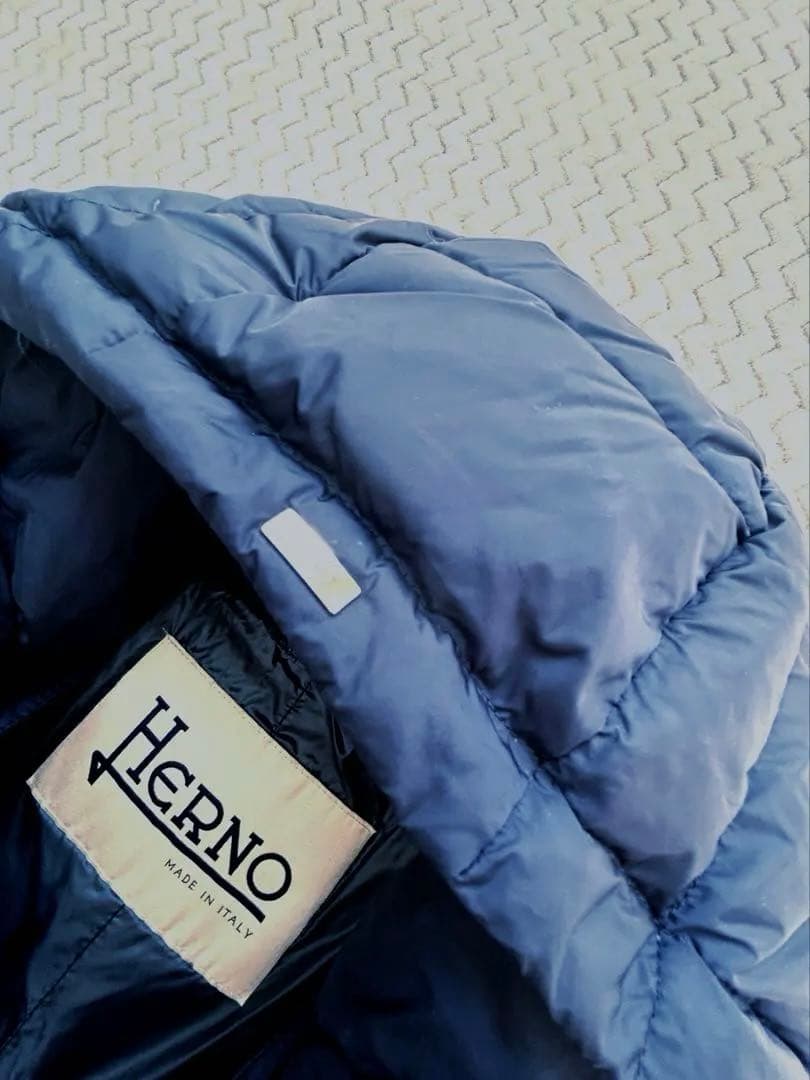 ★美品HERNO★ヘルノ ★大人気シリーズ ★ネイビー42サイズ