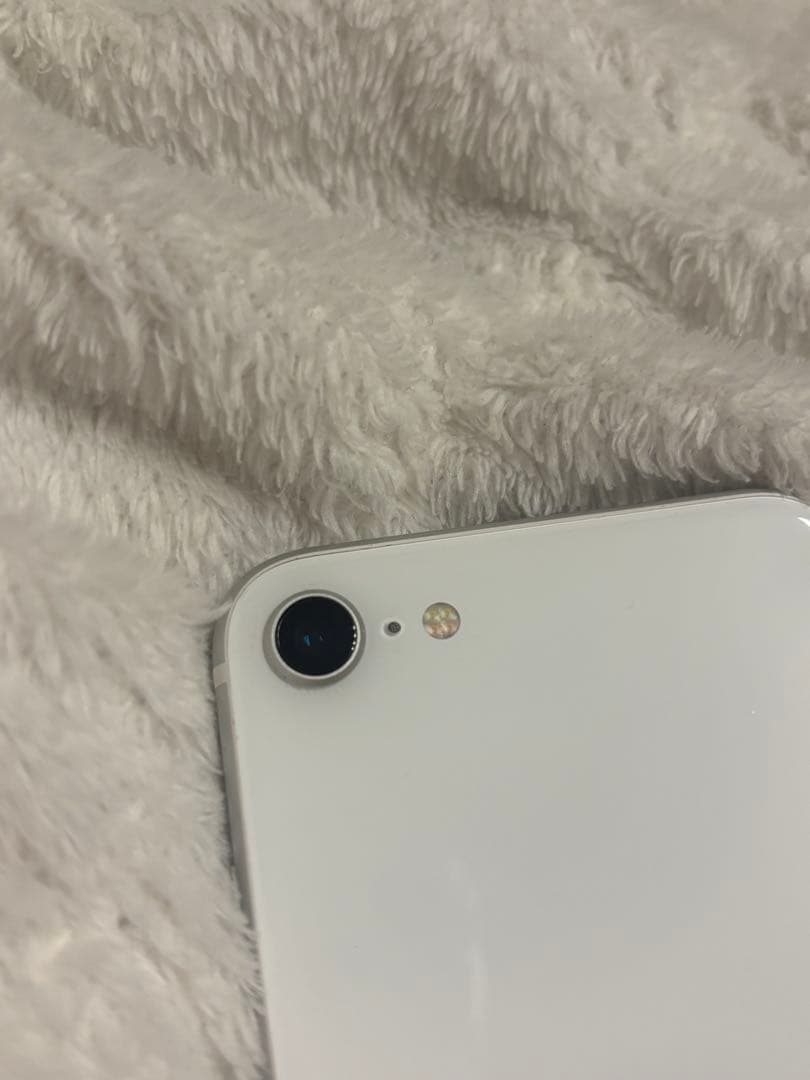 ジャンク品　Apple iPhone SE 第2世代 64GB ホワイト　箱あり