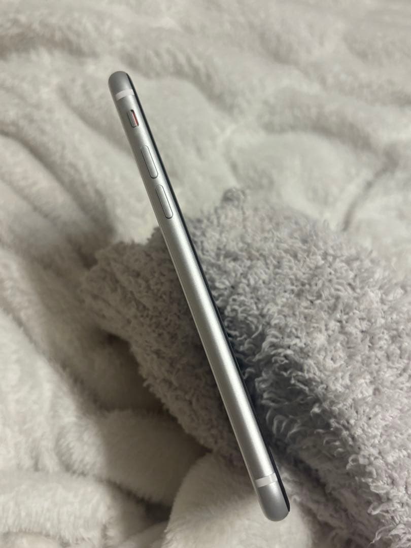 ジャンク品　Apple iPhone SE 第2世代 64GB ホワイト　箱あり