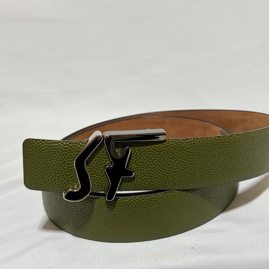 美品　近年モデル　サルヴァトーレフェラガモ　シルバー　ロゴ金具