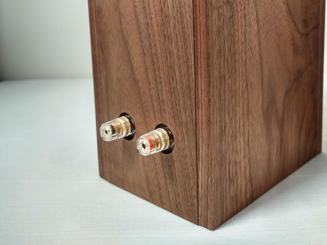 ParcAudio✕ウォールナット材100%使用　ハンドメイド密閉型スピーカー