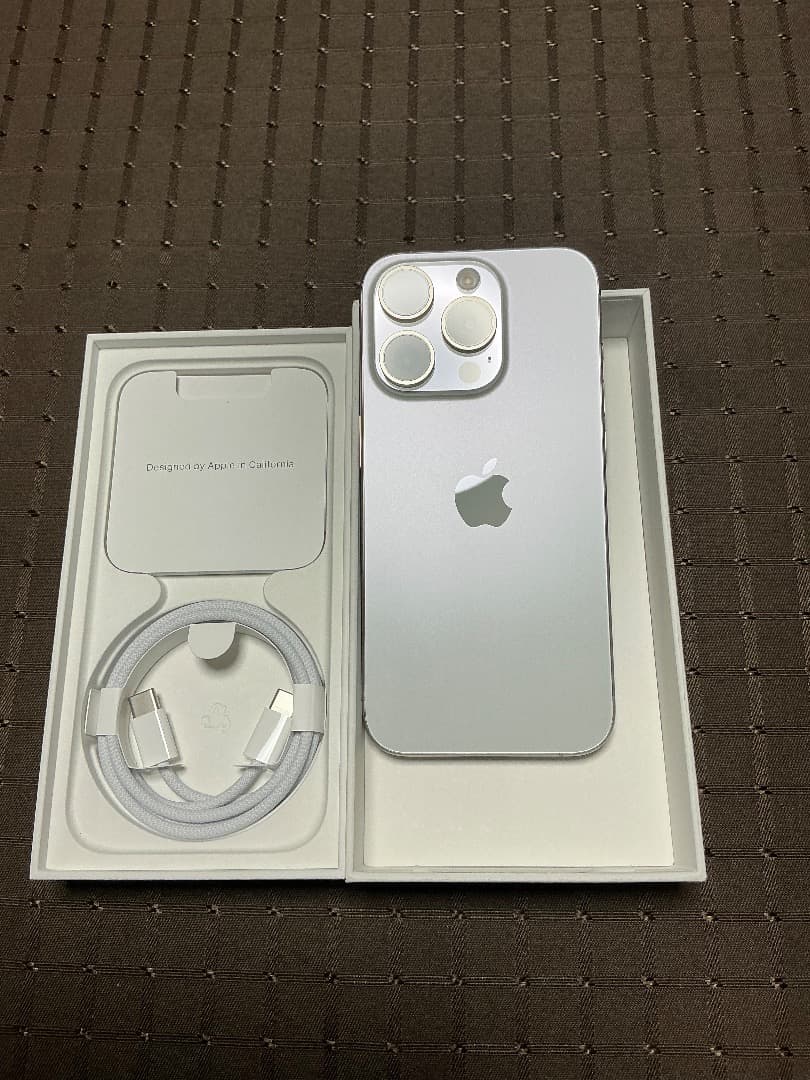 romiu！iPhone 15 Pro ホワイトチタニウム