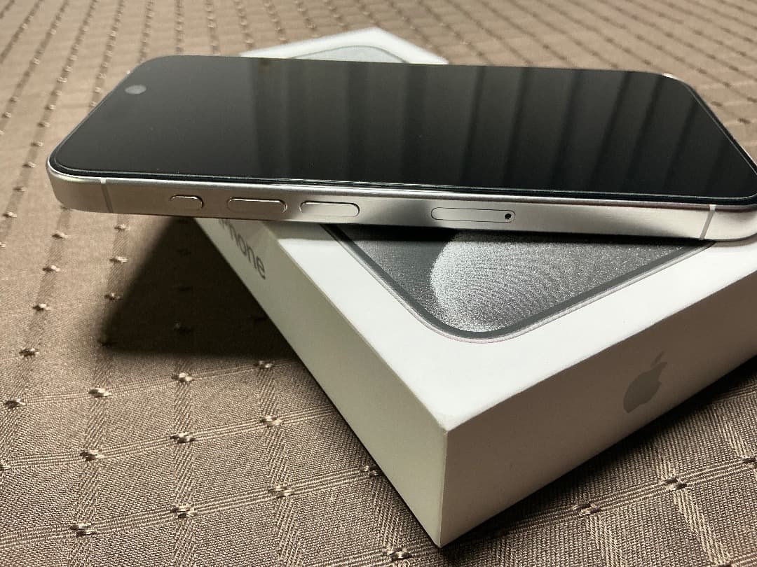 romiu！iPhone 15 Pro ホワイトチタニウム