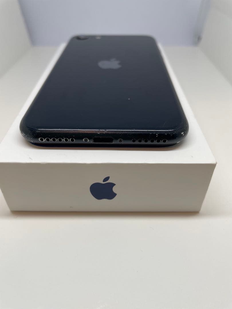 【極美品】　iPhone SE3 64G ブラック　SIMフリー　新品バッテリー