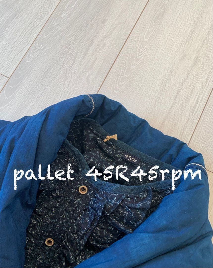 45R45rpm ツタフラワープリントのフリルブラウス(インディゴ)