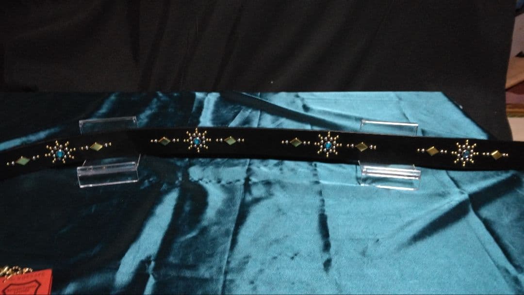 栃木レザー　スタッズブラック　ベルト　アクリル　アクアブルー