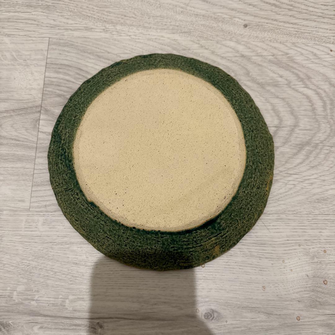 青木さんの緑色の葉模様の皿