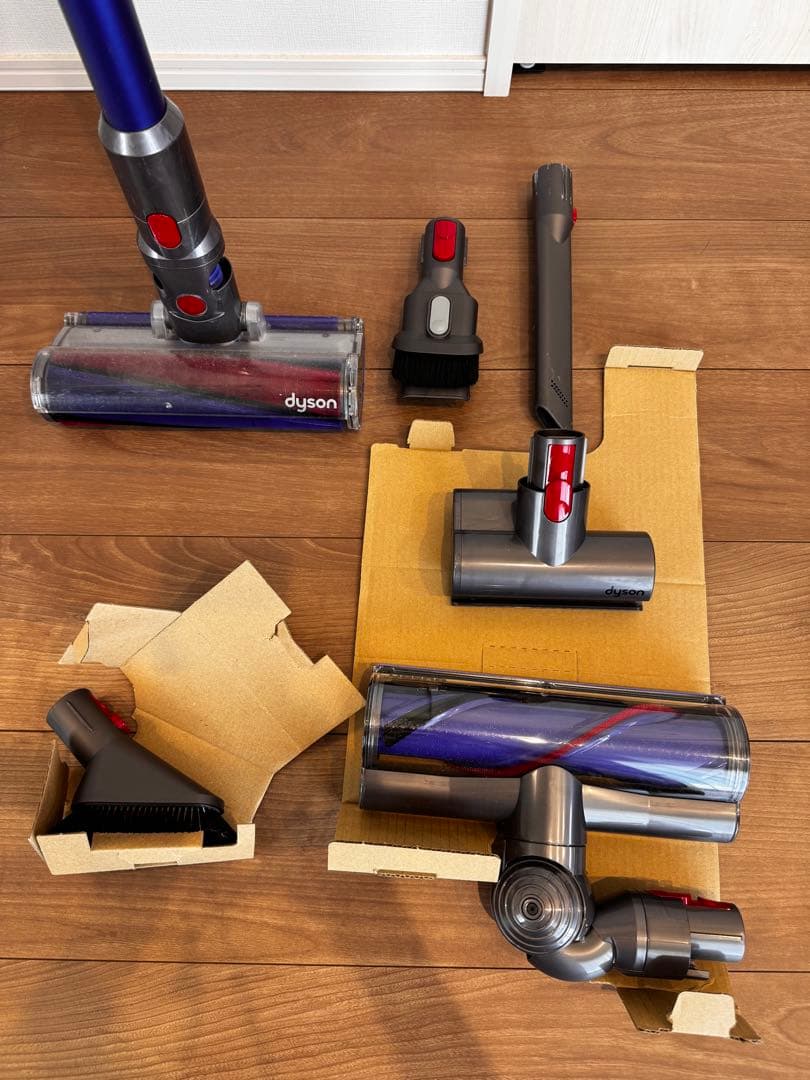 スタンド付ダイソンSV14 スティッククリーナー本体 付属ノズル 未使用品含む
