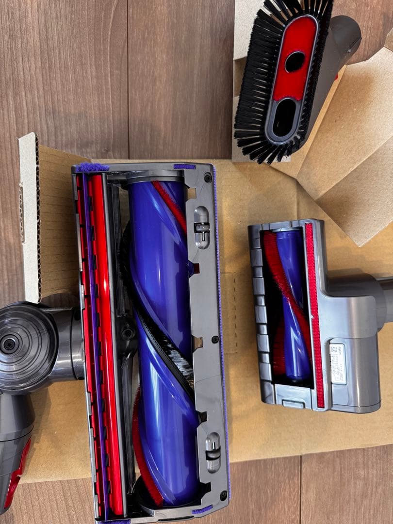 スタンド付ダイソンSV14 スティッククリーナー本体 付属ノズル 未使用品含む