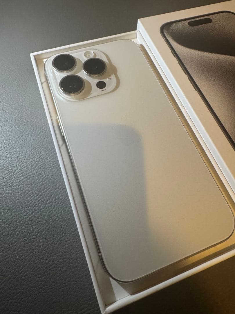 美品 iPhone 15 pro white titanium 128gb