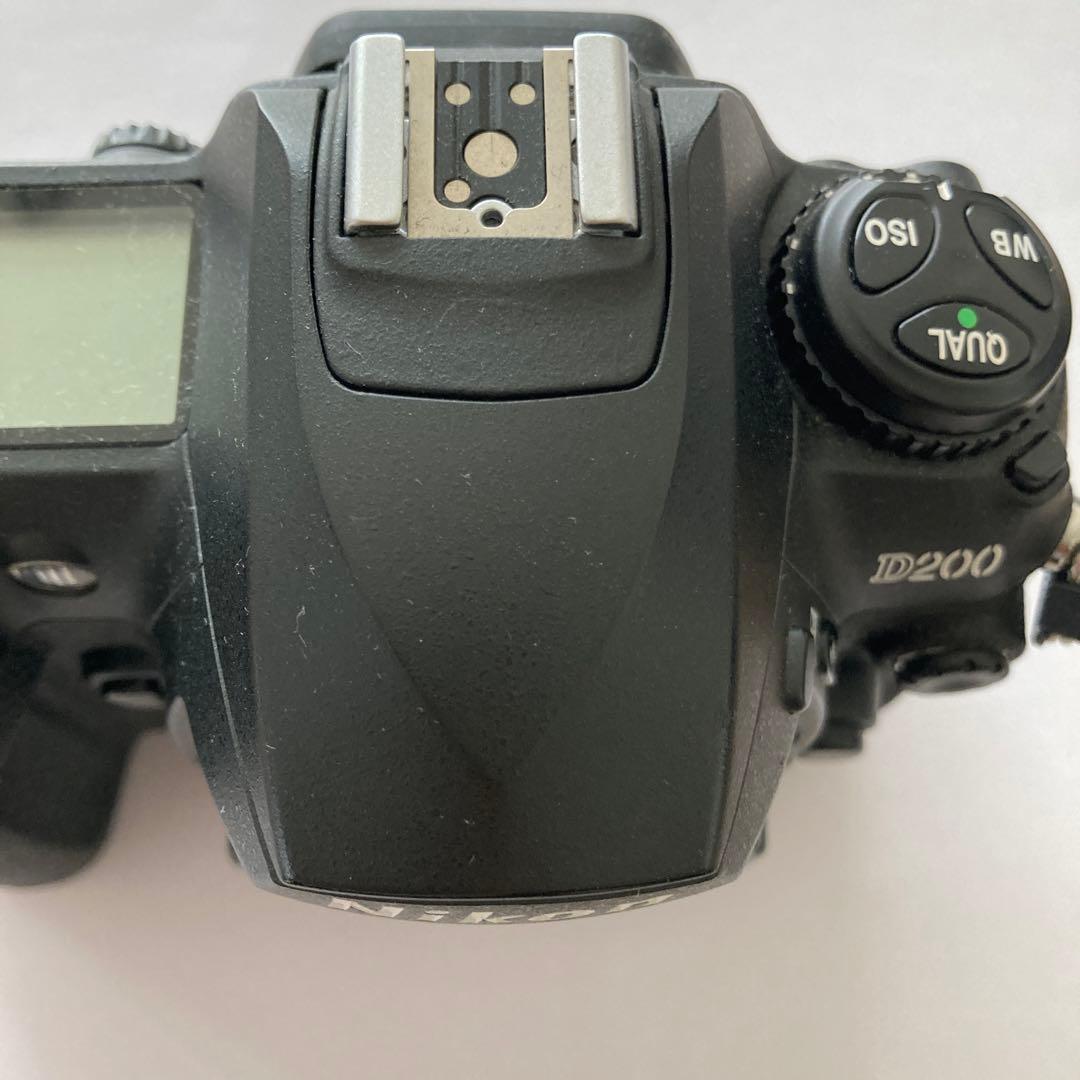 美品　Nikon D200 ニコン　総ショット数少CCD グリップベタつき無し