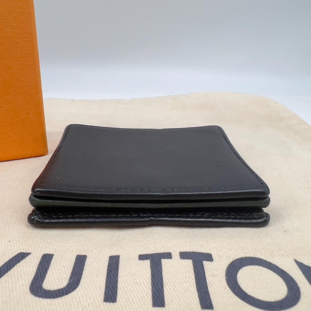 美品　ルイヴィトンの上質レザー使用 4069 シンプル高級感あふれるケース