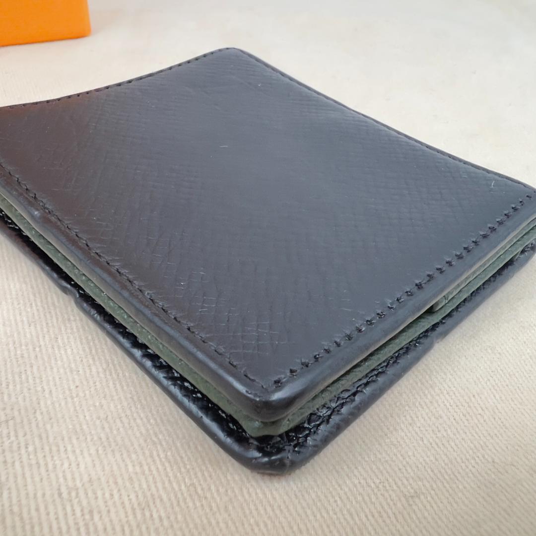 美品　ルイヴィトンの上質レザー使用 4069 シンプル高級感あふれるケース