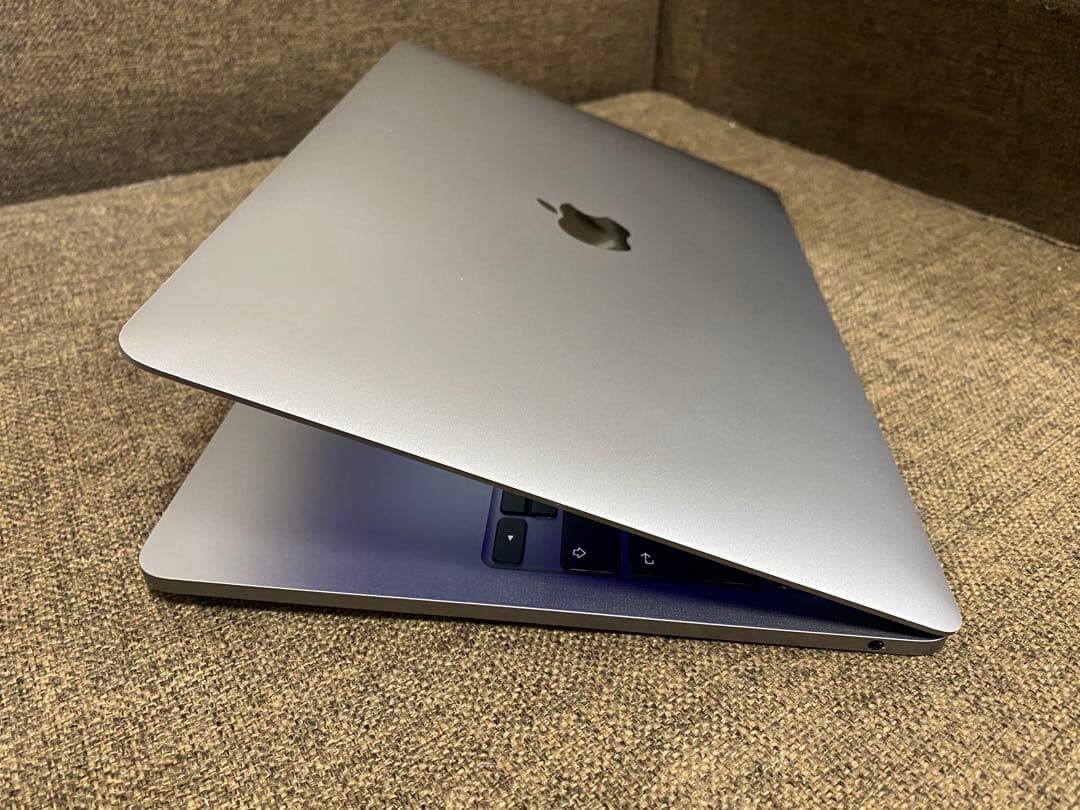 MacBook Pro M2 2022 8GB 256 バッテリー　99％