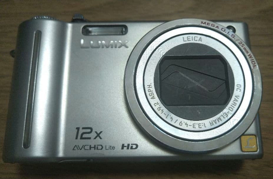 LUMIX DMC-TZ7 シルバー 別売りACアダプターと変換アダプター付き
