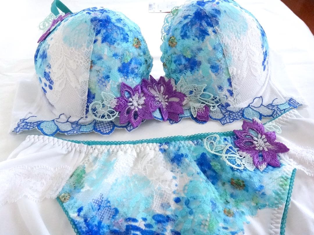 ワコール ルジェ ブラジャーC75 & ショーツL　白水色レース