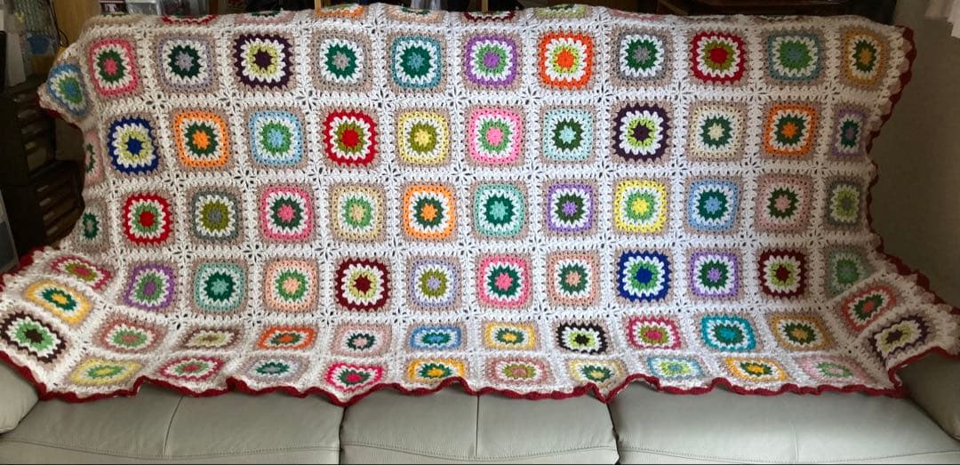 手編み　大判マルチカバー　ベッドカバー　ブランケット　グラニースクエア