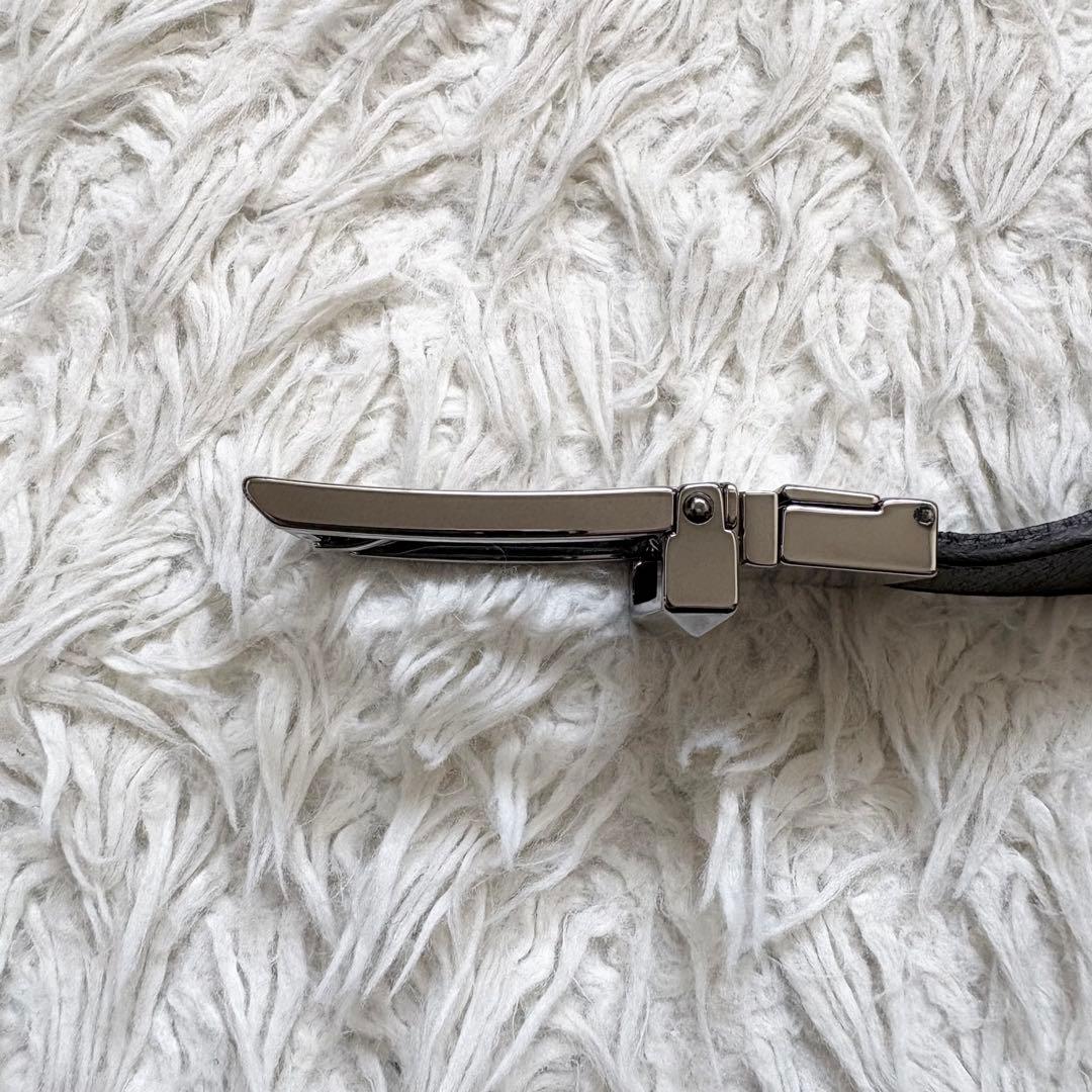 未使用タグ付き　バーバリー エンボス加工　本革レザーベルト　箱付き　ブラック