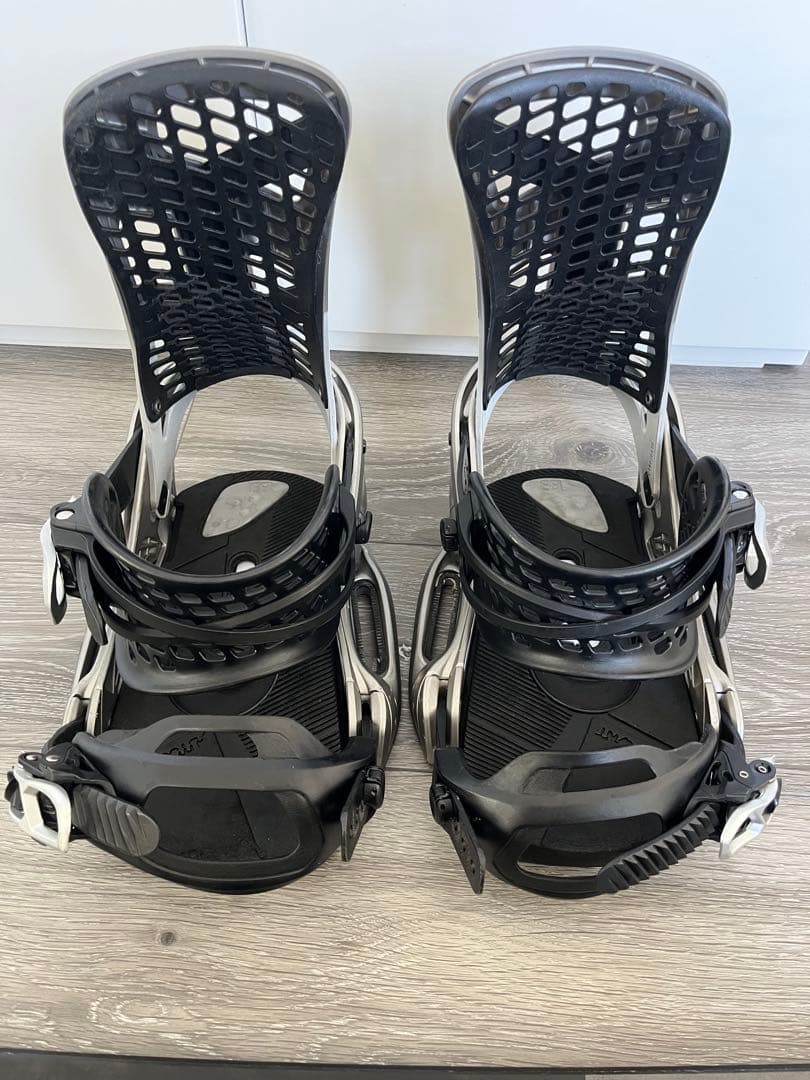 Burton GENESIS EST ビンディング M