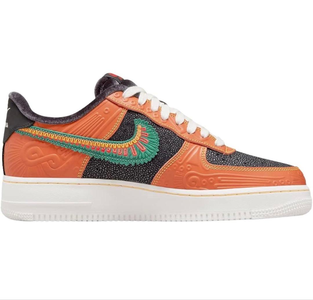 靴 Nike Air Force 1 Low \"Siempre Familia\"