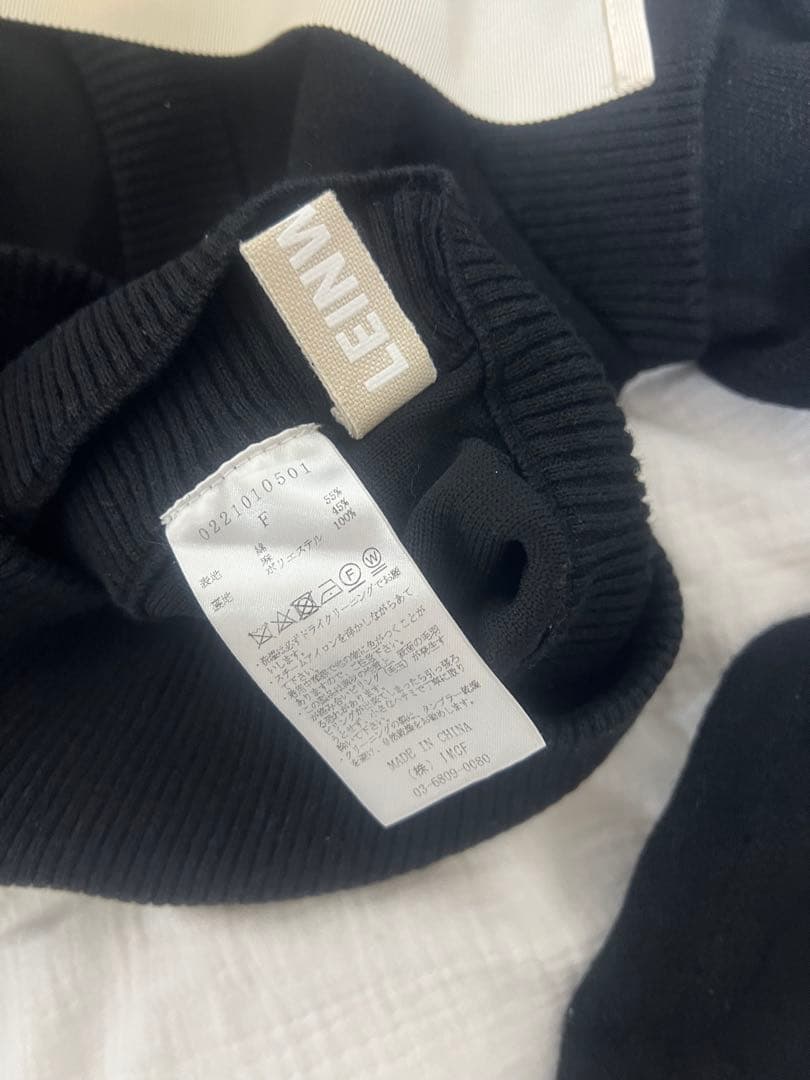 LEINWANDE ストラップ付き　黒ニット　バックベルト