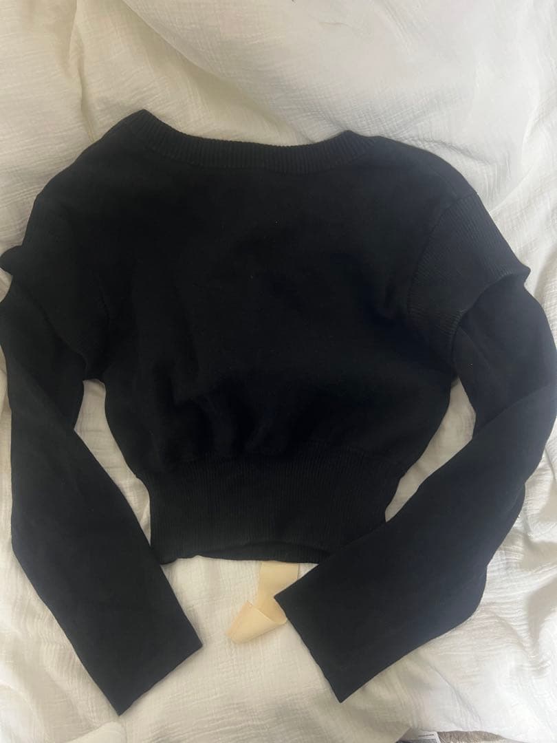 LEINWANDE ストラップ付き　黒ニット　バックベルト