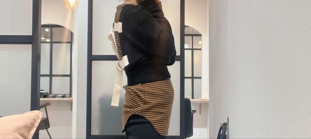 LEINWANDE ストラップ付き　黒ニット　バックベルト