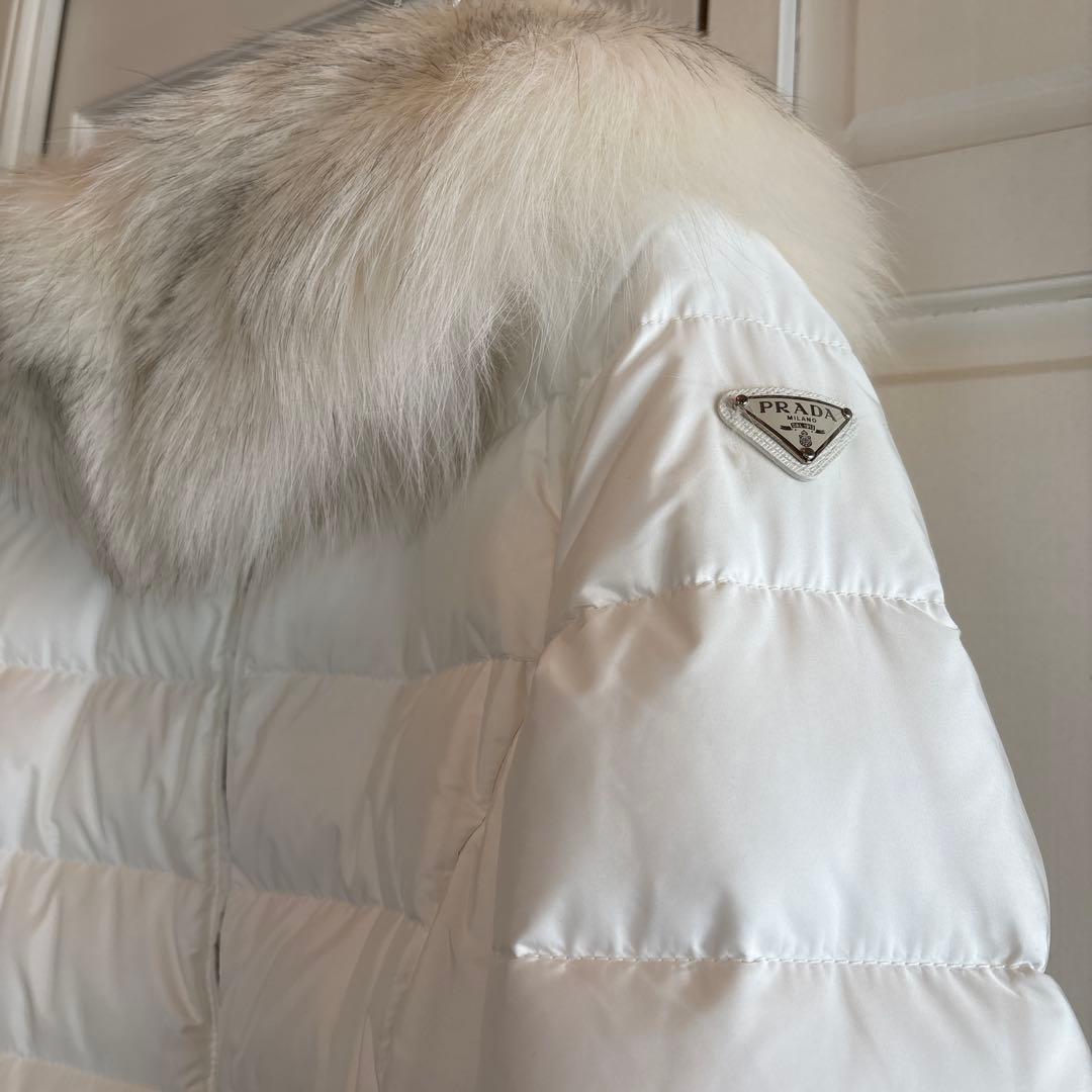 PRADA ホワイト ダウンジャケット フード付き