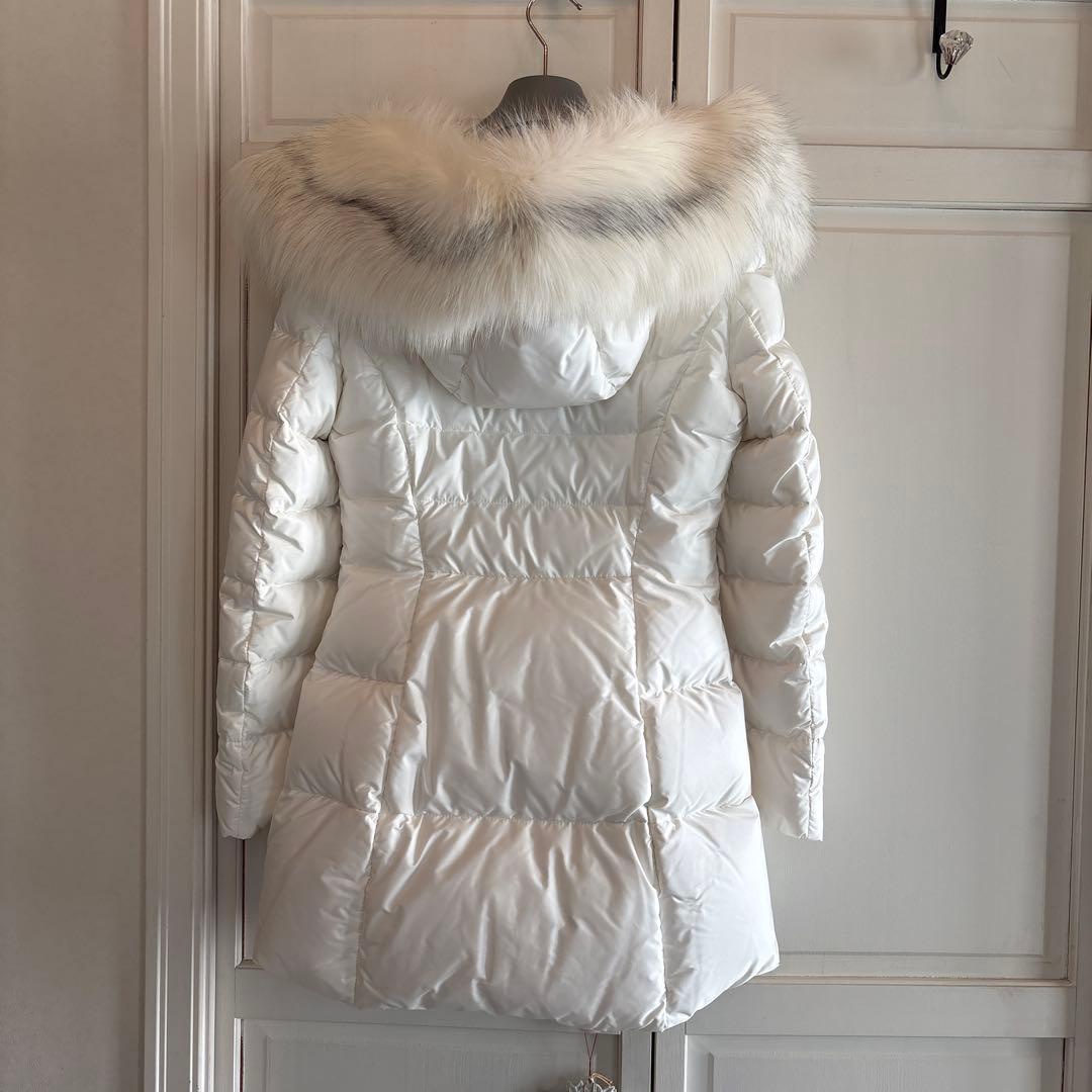 PRADA ホワイト ダウンジャケット フード付き