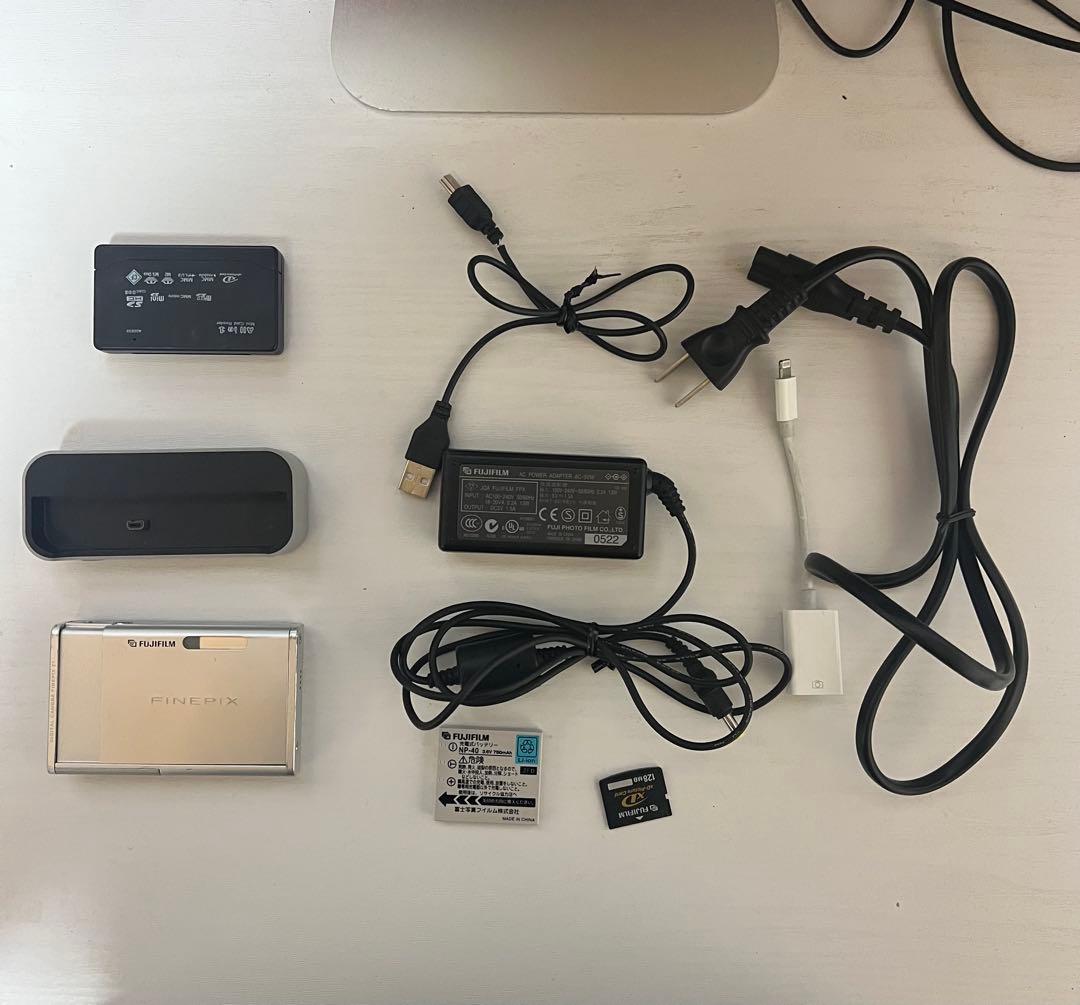 Fujifilm FinePix デジタルカメラ 動作確認済み　変換機　充電器付